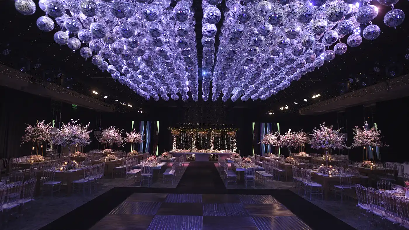Mesa principal decorada para fiesta de 15
